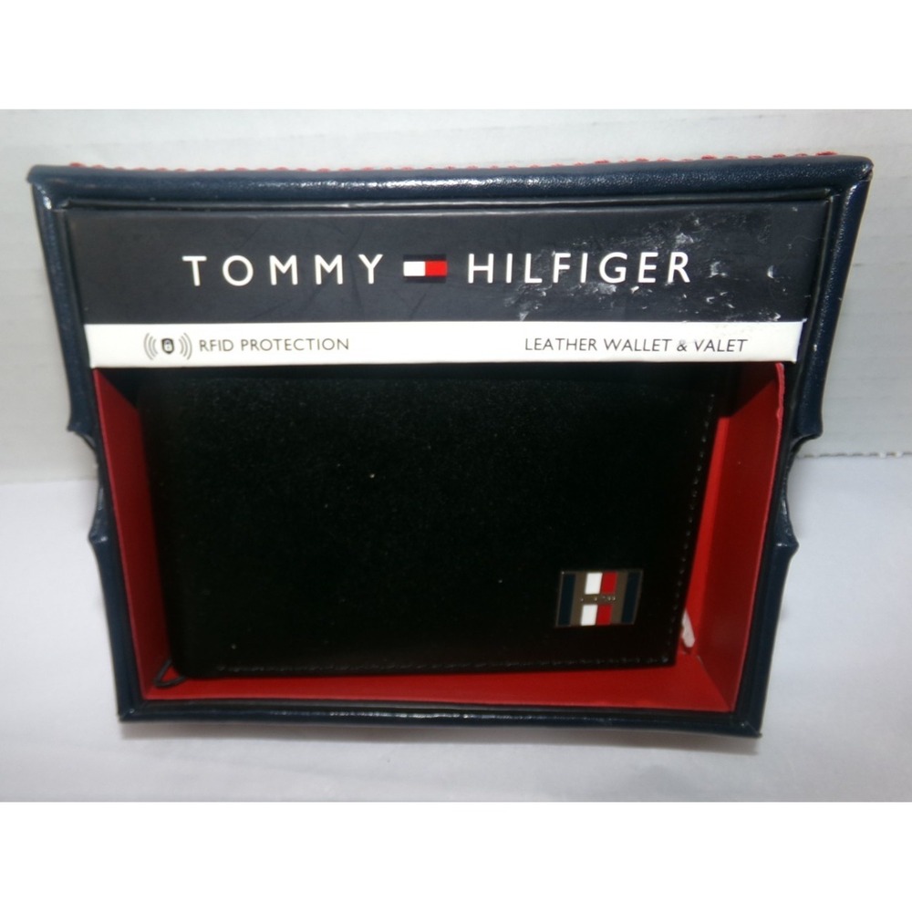 NIB Tommy‎ Hilfiger Men's Bifold Leather Wallet~BLACK